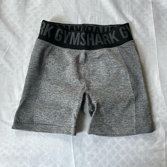 Gymshark flex shorts 🖤 - Picture 1 of 8